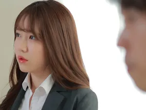 Em nhân viên văn phòng dâm đãng và chàng đồng nghiệp may mắn