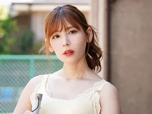 Người chuyển giới Yuanqijiang đã sử dụng chất lỏng cực khoái của mình để lau sạch các cửa sổ từ sàn đến trần nhà trong một khách sạn có các tòa nhà rất gần nhau. Cô không quan tâm đến việc có người đang phơi quần áo ở ban công đối diện. . .