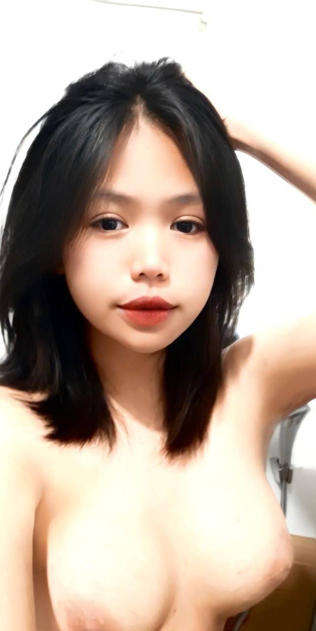 Bố dượng trẻ không chịu được trước cô con gái riêng của Cô vợ luôn tập yoga thế này