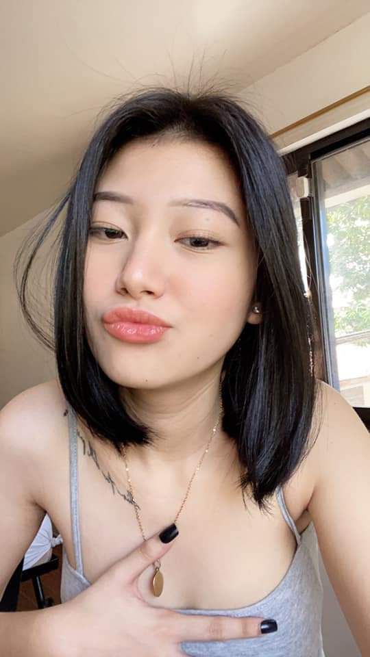 Tống tình cô nàng nhà bên khó ưa khi phát hiện ả bí mật làm gái mát-xa